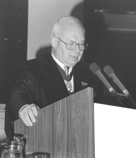 Toespraak door bodemkundige Marcel De Boodt tijdens de plechtigheid n.a.v. de oprichting van 'zijn' Internationaal Centrum voor Eremologie in 1989. (© UGent, collectie Universiteitsarchief, FA_080_006)