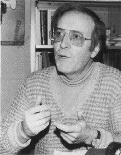 Filoloog en pedagoog Bob Carlier (1931-1990) groeide uit tot een van Vlaanderens bekendste seksuologen, die zich onder andere voor homo-emancipatie en feministische strijdpunten inspande (foto uit Schamper nr. 176, 1983).