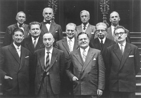 De Raad van Beheer in 1957-1958. Op 1ste rij, 2de v.r. rector Pieter Lambrechts; op de 3de rij, 2de v.l. Jan-Jacques Bouckaert, rector van 1961 tot 1969 (Collectie Universiteitsarchief Gent).