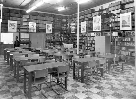 Bibliotheek van de Hogere School voor Handels- en Economische Wetenschappen in de Universiteitstraat voor de verhuis naar campus Hoveniersberg in 1978 (Collectie Universiteitsarchief Gent - foto A. Van Lancker).