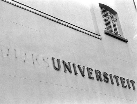 In 1991 verdwijnt de naam &#039;Rijksuniversiteit Gent&#039;. Voortaan heet de universiteit  &#039;Universiteit Gent&#039; of &#039;UGent&#039; (Collectie Universiteitsarchief Gent - foto Fotoklas UGent).