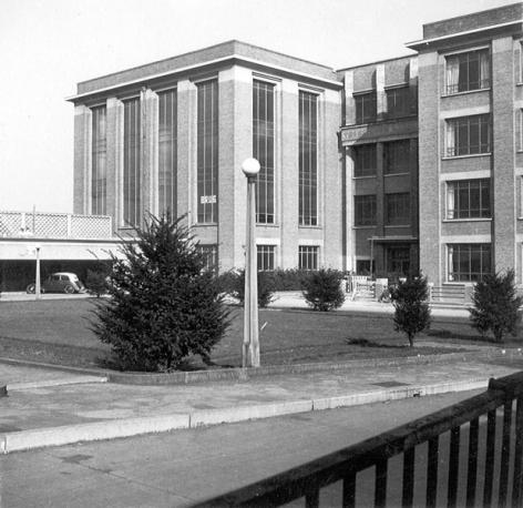 Van 1946 tot 1960 was het studentenrestaurant, gefinancierd door B.R.U.G., gevestigd op de 1ste verdieping van het Technicum (Collectie Universiteitsarchief Gent).