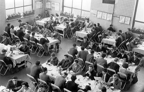 Voormalig studentenrestaurant op de eerste verdieping van het Technicum (Collectie Universiteitsarchief Gent).