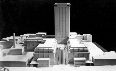 Maquette van de Boekentoren volgens het eerste ontwerp uit 1934. Zicht vanop het Sint-Pietersplein (Collectie Universiteitsarchief Gent).