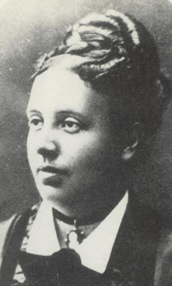 De Belgische feminste Isabelle Gatti de Gamond (1839-1905) zette zich in voor beter onderwijs voor vrouwen. Dankzij haar middelbare meisjesscholen konden de eerste vrouwen voorbereid hun universitaire studies aanvangen (Collectie RoSa, www.rosadoc.be).