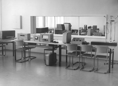 Toestellen in het laboratorium van Richard Verbist (Collectie Universiteitsarchief Gent, © A. Claerhout - foto A. Claerhout).