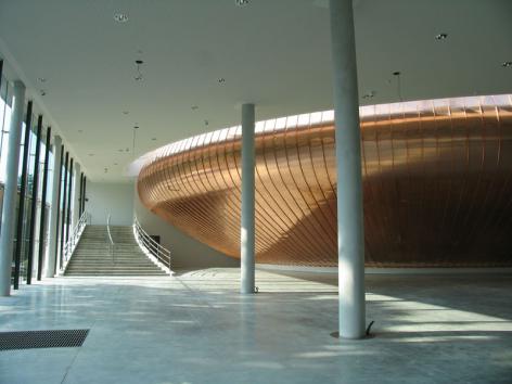 Oehoe, het auditorium in het nieuwe E-blok van de faculteit Bio-ingenieurswetenschappen op de Coupure in 2005 (Collectie Universiteitsarchief Gent, © UGent - foto Freddy Bracke).