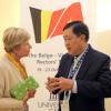 Rector van de UGent Anne De Paepe in gesprek met Ha Thanh Toan, de rector van de Can Tho University, tijdens de Belgo-Vietnamese Rectors’ Mission in oktober 2015 in België (© UGent, foto Hilde Christiaens, collectie Beeldbank).