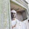 De vrouwelijke sculptuur door schilder-beeldhouwer Félix Raphaël Metdepenninghen (1867-1937) op het grafmonument van wiskundige Junius Massau is een van de zeldzame eigentijdse artistieke expressies op de Gentse westerbegraafplaats (fotograaf onbekend).