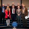 Ter erkenning van zijn baanbrekend chemisch onderzoek in Gent eert de Royal Chemical Society Kekulé in 2011 met de Chemical Landmark Award in de Aula. Rechts vooraan zijn biograaf professor Pierre De Clercq (Collectie Pierre De Clercq)