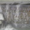 Detail van het grafmonument van wiskundige Junius Massau op de Westerbegraafplaats op de plek die de overgang naar het dodenrijk symboliseert (foto René Vermeir).