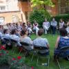 Transitie UGent organiseert geregeld discussiemomenten. Hier in de tuin van campus Rommelaere op 30 juni 2016. (©UGent, foto Nic Vermeulen, collectie Beeldbank)