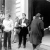 Studentenvertegenwoordigers protesteren tegen de uitreiking van een eredoctoraat aan studentenvertegenwoordiger van het eerste uur, Luc Van den Bossche, op de Dies Natalis van 2004 (Collectie Universiteitsarchief Gent, © UGent - foto Hilde Christiaens).