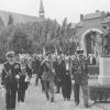 Koning Boudewijn is aanwezig bij de inhuldiging van het standbeeld van Jan Palfijn in de tuin van de Bijloke in 1952 (Collectie Universiteitsarchief Gent).