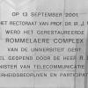Plakkaat ter herdenking van de restauratie van het Rommelaerecomplex in 2001 (Collectie Universiteitsarchief Gent).