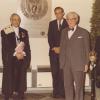 Onthulling van een gedenkplaat ter ere van Willem I bij de plechtige opening van het academiejaar 1974-1975. Links staat toenmalig rector André Devreker (Collectie Universiteitsarchief Gent).