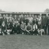 Deelnemers aan de 100 meter van de interuniversitaire sportontmoetingen op het terrein van de Gentse voetbalploeg A.R.A.G. in Gentbrugge (Collectie Universiteitsarchief Gent, © Albert Ritsaert - foto Albert Ritsaert).