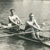 Roeiers (rechts Raymond Verstraeten) tijdens de &#039;Roeiwedstrijd voor Hoogescholen&#039; te Langerbrugge op het Kanaal Gent-Terneuzen (Collectie Universiteitsarchief Gent - foto Adolf Verbekt).