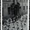V-Day in de Voldersstraat, 8 mei 1945, op de achtergrond het voormalig Jezuïeten