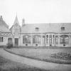 Buitenaanzicht van het grote laboratorium van het Botanisch Instituut in de Ledeganckstraat in 1903 (Collectie Universiteitsarchief Gent).