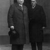 Rector Louis Fredericq en toekomstig Amerikaans president Herbert Hoover (links) ten voeten uit, tijdens Hoovers bezoek aan de Gentse universiteit omstreeks 1938 (Collectie Universiteitsarchief Gent).