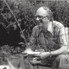 Bioloog Jan Hublé (1923 -2009) in zijn tuin, 14 juli 1978. (privécollectie Nadia