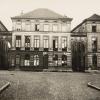 De statige hoofdingangen van het &#039;modelwerkmanscité&#039; het De Vreesebeluik in de Blandijnstraat (foto begin 20ste eeuw, collectie Universiteitsbibliotheek Gent, © UGent).