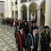 Bij de opening van het academiejaar is het traditie dat hoogleraren en hoogwaardigheidsbekleders in stoet de rotonde van de Aula betreden (Beeldbank afdeling Communicatie UGent, © UGent - foto Hilde Christiaens).