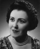 Marguerite De Riemaecker-Legot (1913-1977) is de eerste vrouwelijke minister in België en haalde haar diploma rechten aan de Universiteit Gent (foto uit De Riemaecker, 'Marguerite De Riemaecker-Legot', 2015)