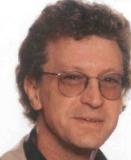 De atheïstisch humanistische filosoof Koen Raes (1954-2011) is het toonbeeld van een immer sociaal geëngageerde academicus. Zijn naam is ook voor altijd verbonden aan het Gentse studentenblad Schamper (Collectie Universiteitsbibliotheek, © UGent).